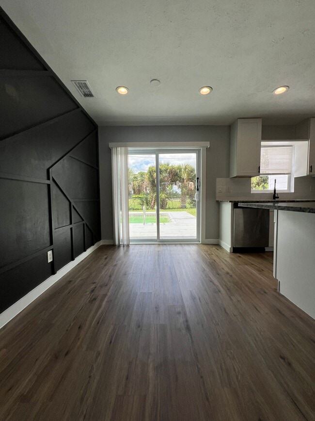 Building Photo - 1221 Cypress Ln