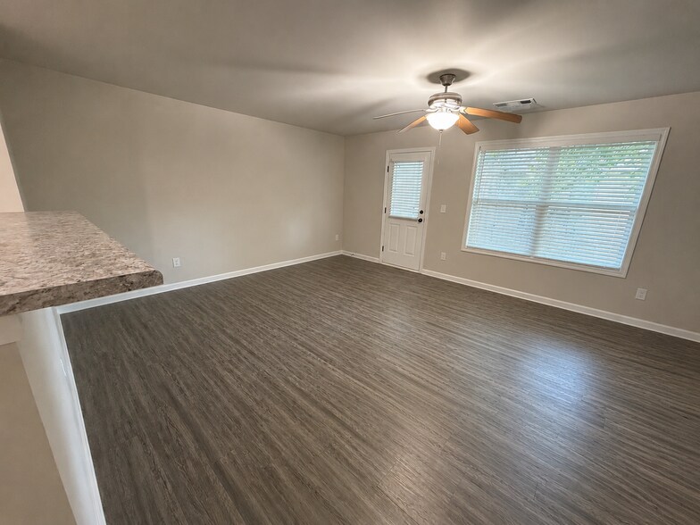 Building Photo - 2769 Valley Green Dr