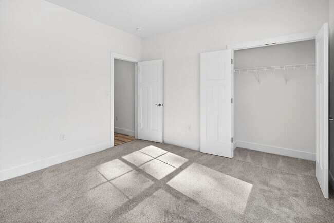 Building Photo - Hemlock Manor