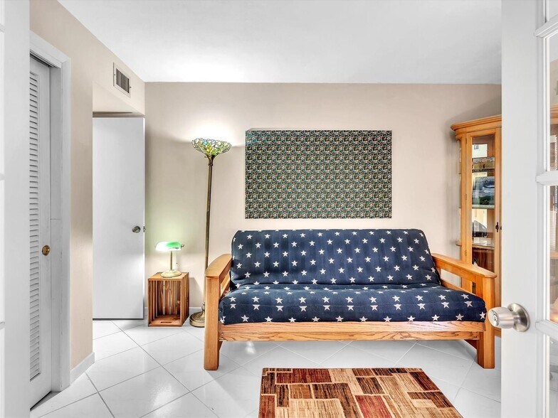 Building Photo - 3020 NE 16th Ave