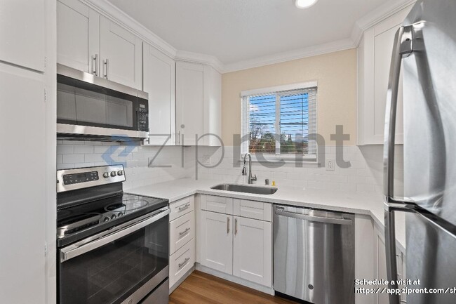 Building Photo - 523 Page St