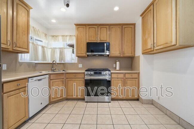 Building Photo - 1007 Monterey Rd
