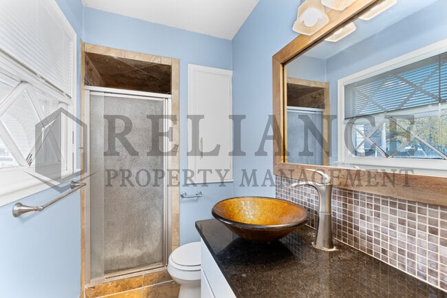 Building Photo - 512 Cindy St