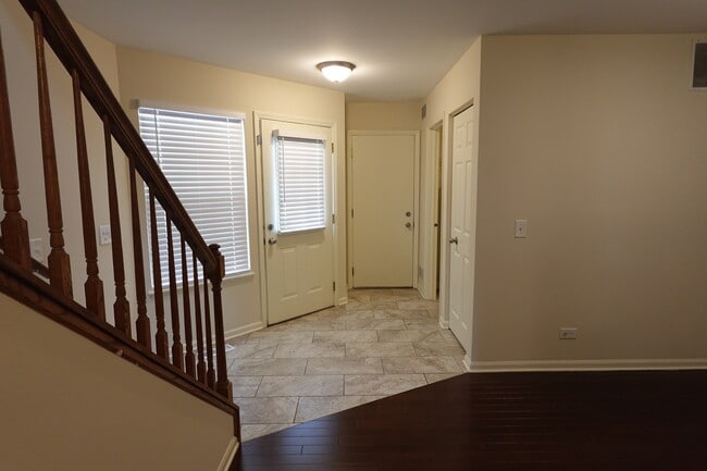 Building Photo - 1070 Woodhill Ct