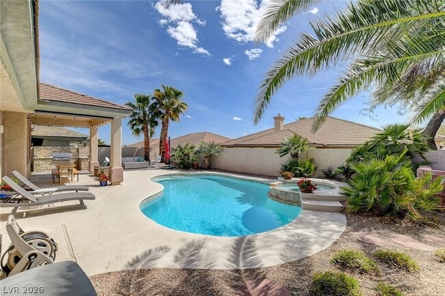 Building Photo - 10553 Linderhof Ave