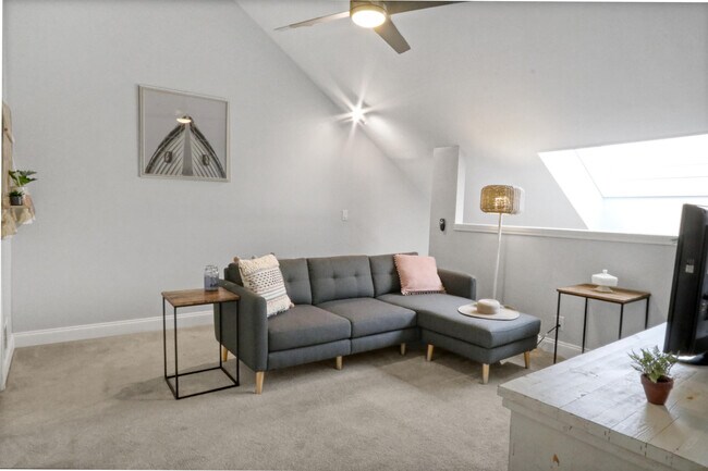 Building Photo - 1605 S US Hwy 1