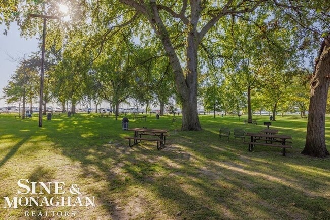 Building Photo - 744 Trombley Rd