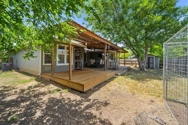 Building Photo - 301 Zebra Dr