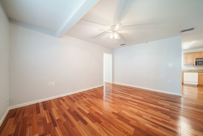 Building Photo - Central Austin charming 3 BR / 1 BA - Next...