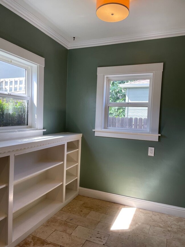 Building Photo - Single Family Home in East Sacramento W/Pool