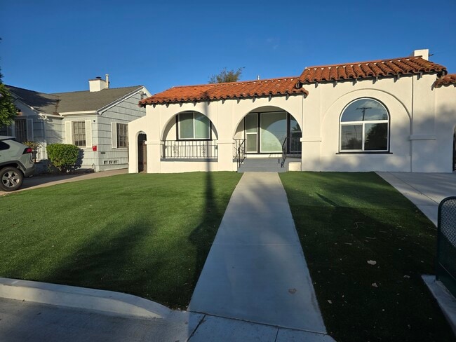 Building Photo - 4527 Esther St