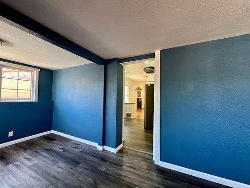 Building Photo - 3 Bedroom 2 Full Bath Renovated Single Fam...