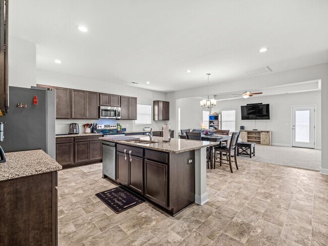 Building Photo - Towne Pointe Community