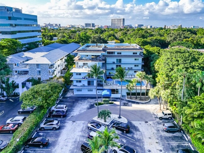 Building Photo - 2539 S Bayshore Dr