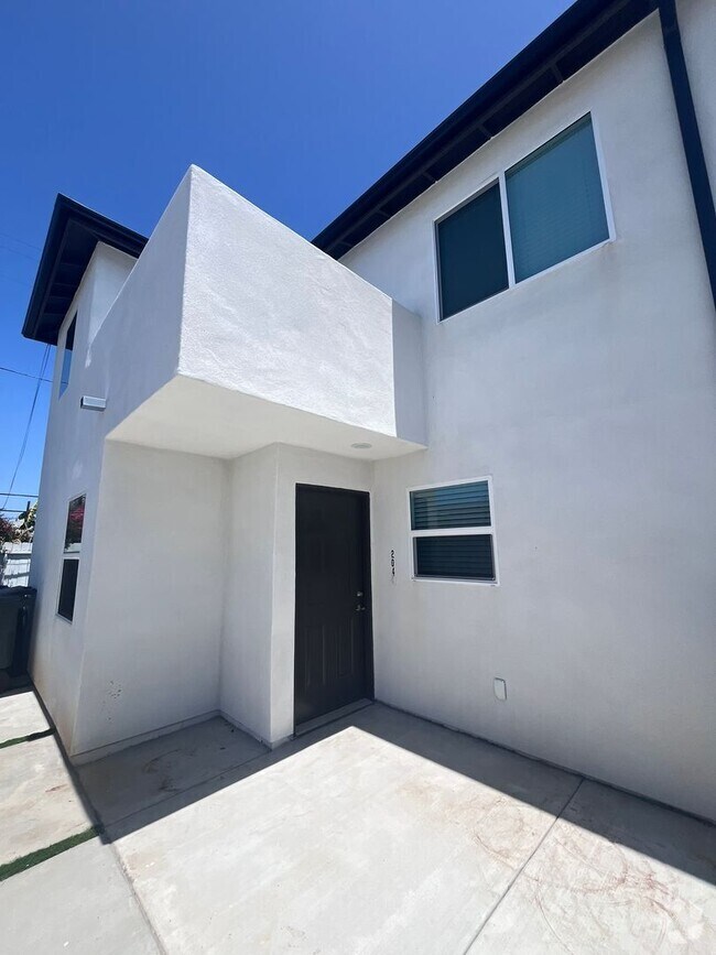 Building Photo - 202-204 Calla Avenue