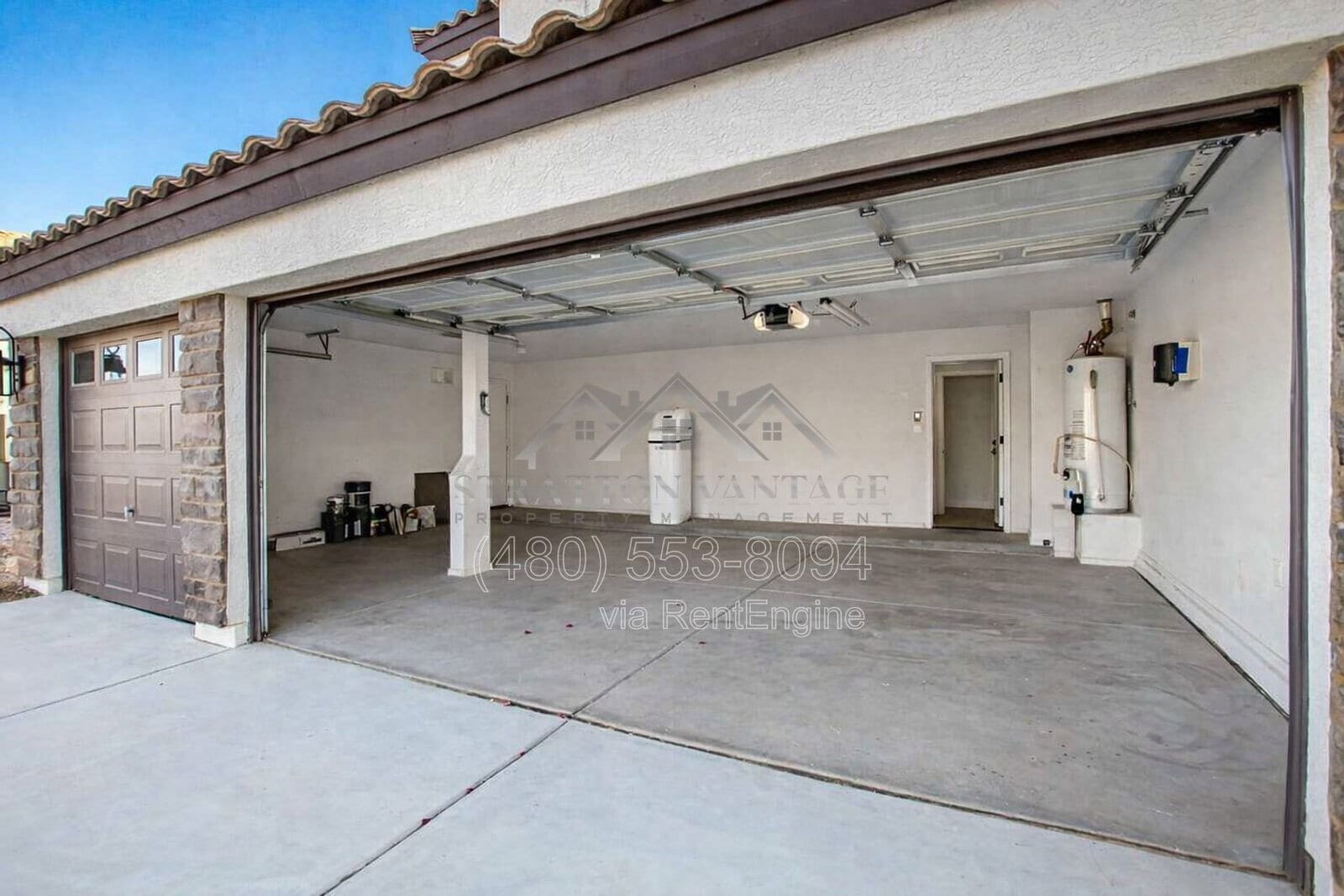Building Photo - 1005 E Stirrup Ln