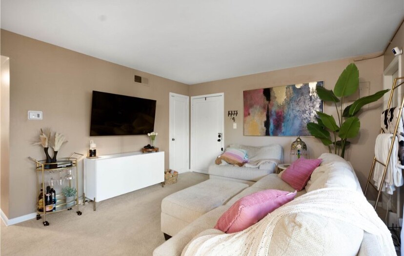 Building Photo - 110 Jamestown Dr