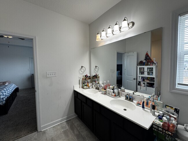 Building Photo - 407 Cattle Ranch Ln