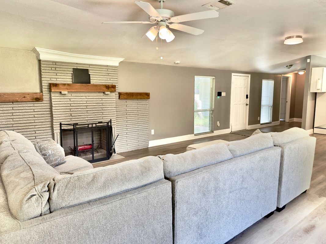 Building Photo - 1716 W Mayfield Rd