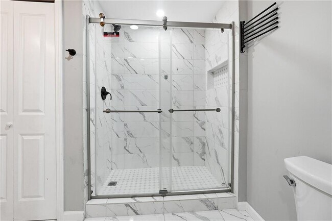 Building Photo - 156 Round Pond Dr