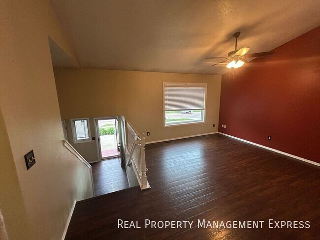 Building Photo - 4 Bedroom 2 Bathroom in SW Sioux Falls