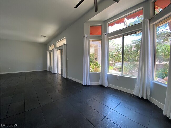 Building Photo - 10013 Woodhouse Dr