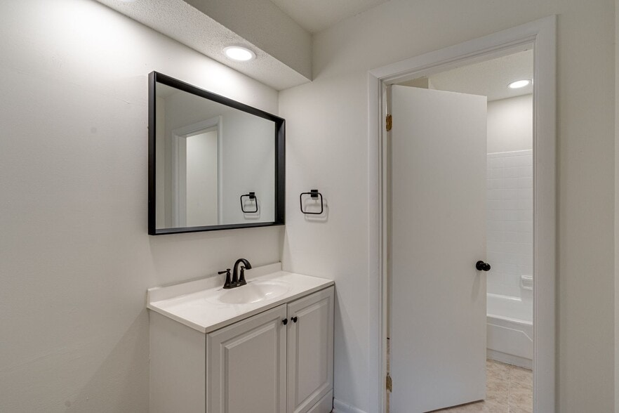 Building Photo - 2845 Dayton Blvd