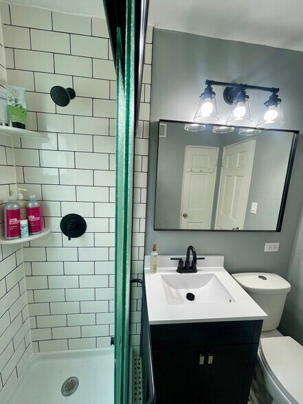 Building Photo - 6525 W Center St