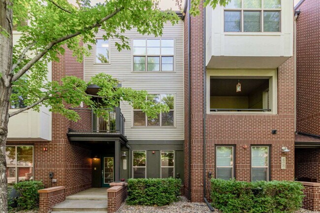 Primary Photo - 418 S Reed Ct