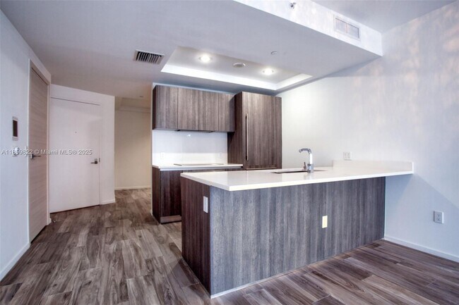 Building Photo - 801 S Miami Ave