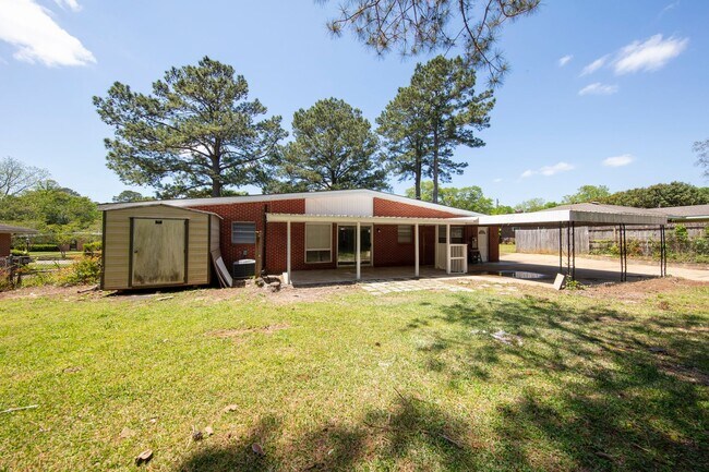 Building Photo - ** 3 bed 2 bath located in Dalraida **Call...