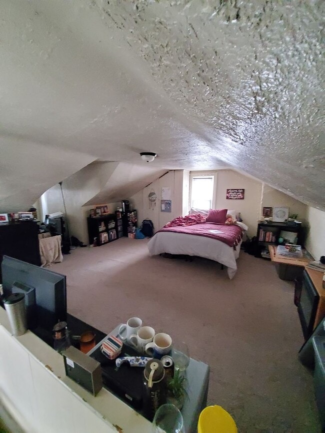 Building Photo - Available July 2026 - 4 Bedroom Home w/ Off-street Parking and Spacious Deck!