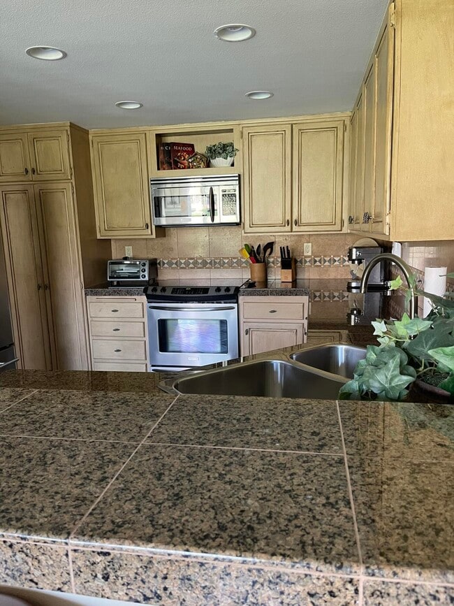 Building Photo - 55523 Oak-Hill