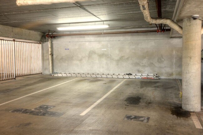 Building Photo - South Lake Union / Queen Anne Condo at The...