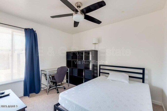 Building Photo - 525 N May