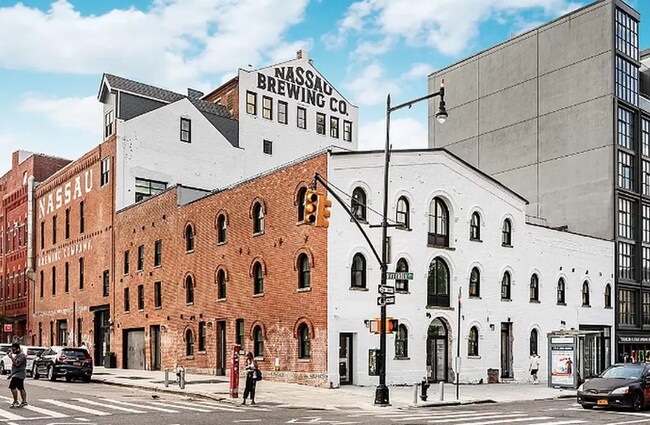 Building Photo - 945 Bergen St