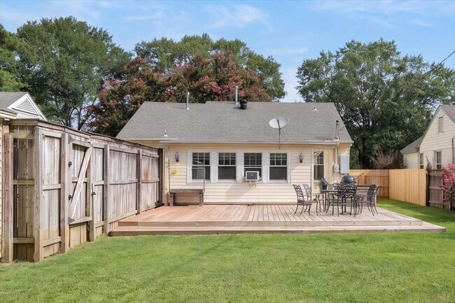 Building Photo - 3733 Charleswood Ave
