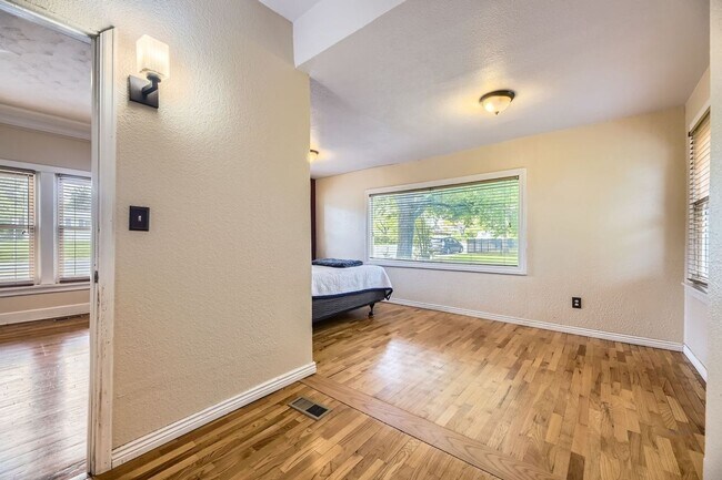 Building Photo - Charming 3BR House in Littleton