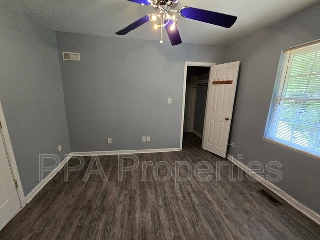 Building Photo - 7122 Ramblewood Dr