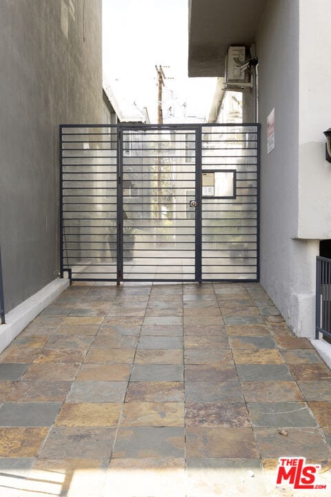 Building Photo - 925 N Curson Ave