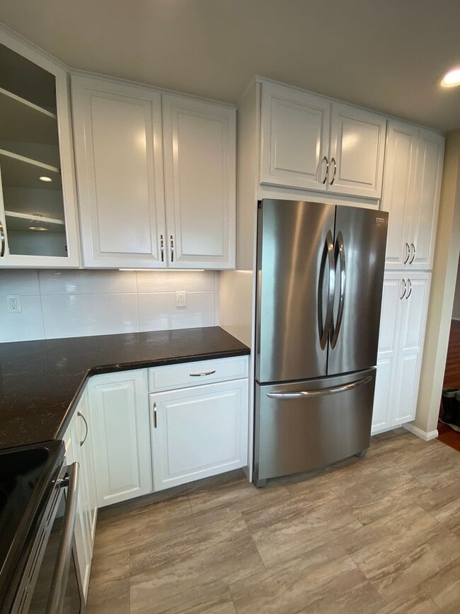 Building Photo - Beautiful 3 bed, 2 bath Townhome close to USD and Mission Valley!