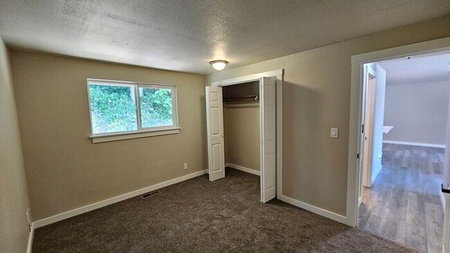 Building Photo - Newly Remodeled Edgewood Duplex with Scenic Views & Privacy