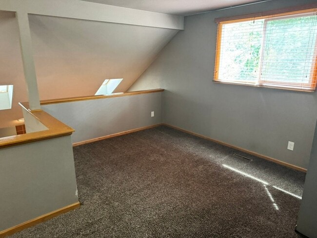 Building Photo - 1074 Cunningham Dr