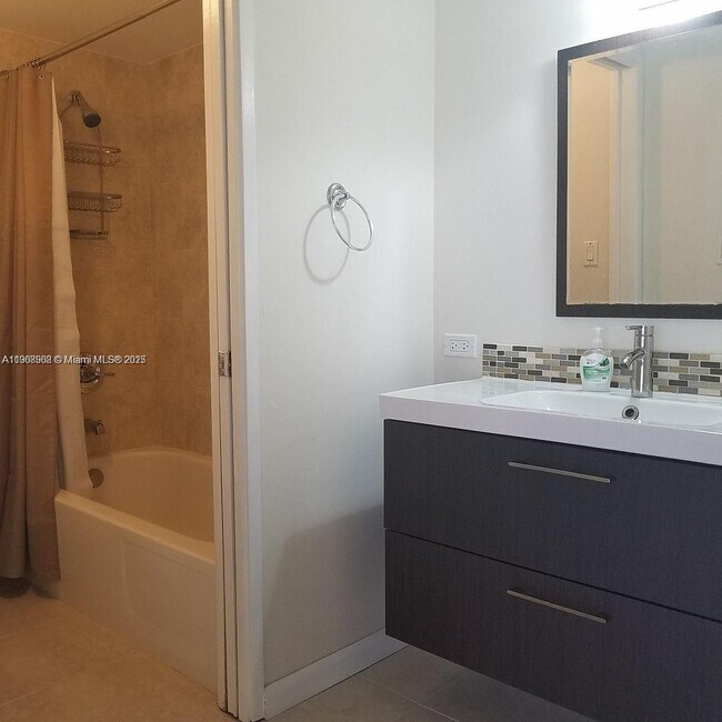 Building Photo - 17021 N Bay Rd