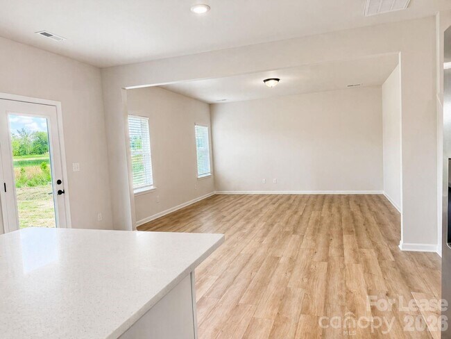 Building Photo - 524 Lively Cres