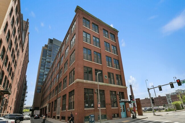 Building Photo - 319 A St