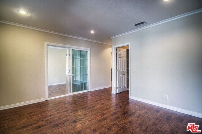 Building Photo - 5415 Fallbrook Ave
