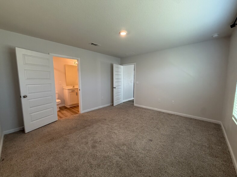 Building Photo - 437 Scarborough St