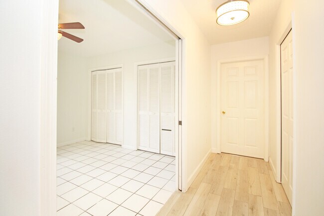 Building Photo - 896 Rose Ct