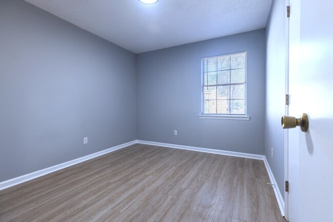 Building Photo - 203 Monroe Ave